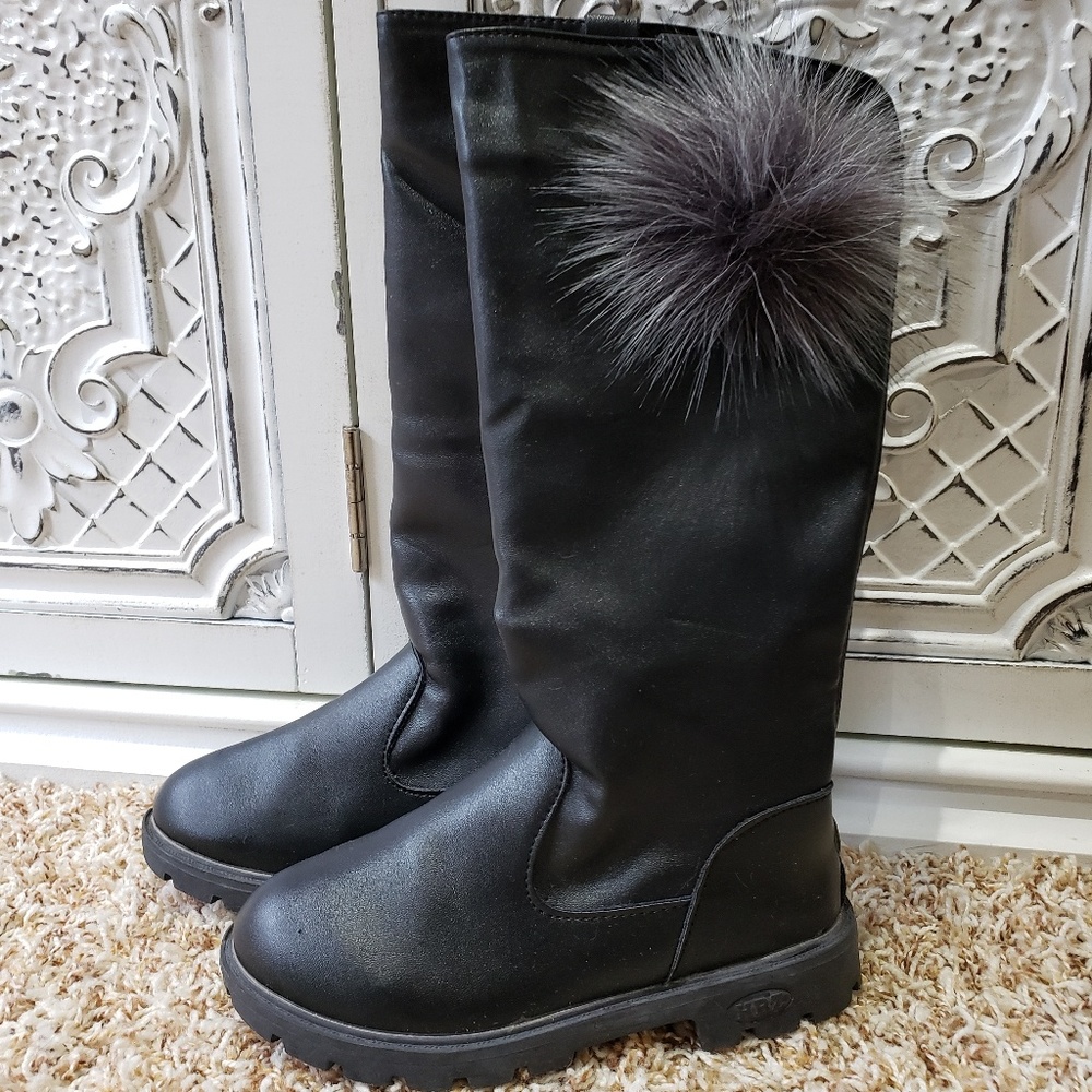 HBZ GIRLS BOOTS SIZE 1 OR 32